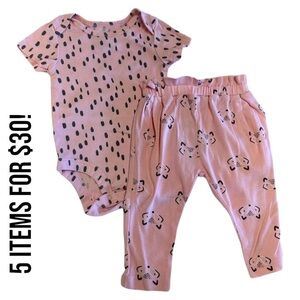 5/$30 Baby Girl 3-6M Matching Outfit​
